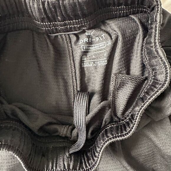 Nike boys dri fit sports shorts size L - Picture 2 of 2